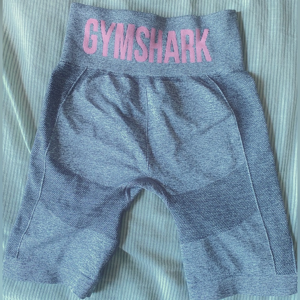 GYMSHARK Grey biker shorts